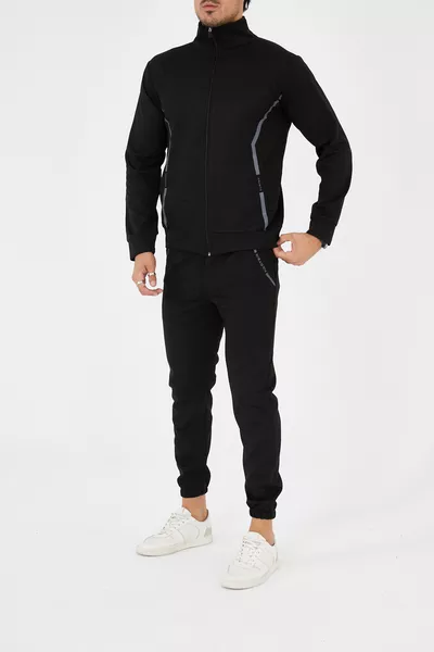 طقم رياضي رجالي بياقة عالية وسحّاب مطاطي مع طبعة