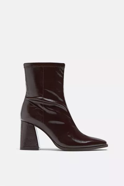 حذاء بحاشية عالية مرن