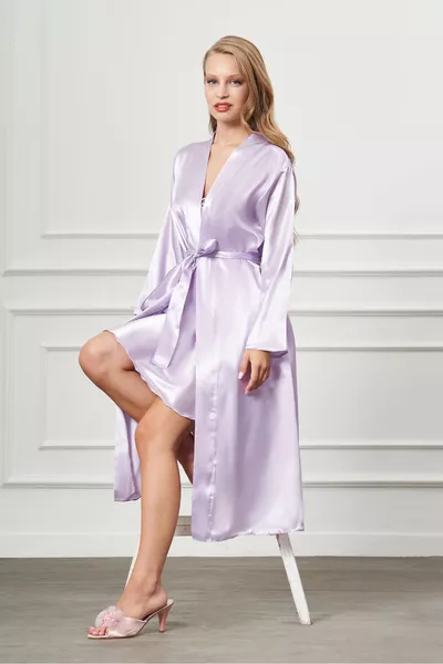 Ensemble de nuit en satin à deux pièces avec dentelle