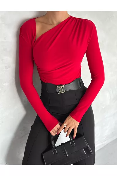 Kadın Kırmızı V Dekolte Detaylı Önü Çift Kat Sandy Kumaş Bluz