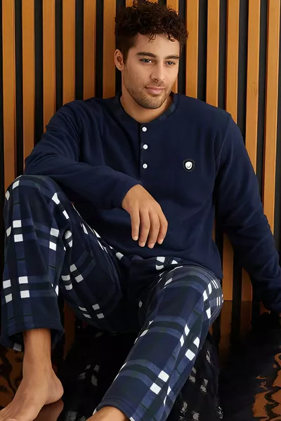 طقم بيجامة رجالي من الصوف بنقشة مربعات باللونين الأزرق الداكن والأبيض