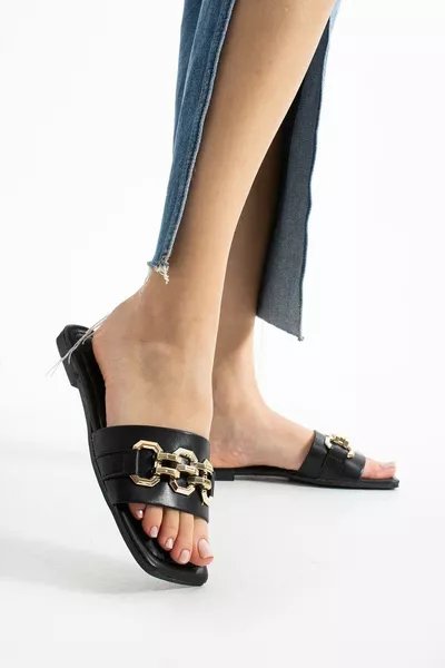 صندل نسائي بسلسلة سوداء للمنزل والخارج