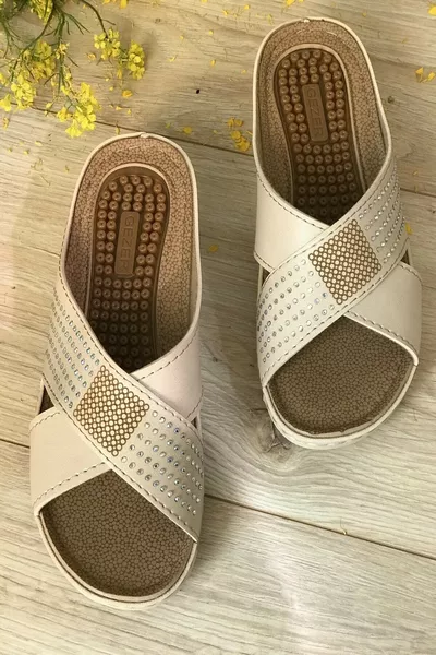 شبشب أم بتفاصيل حجرية متقاطعة قائم على التدليك