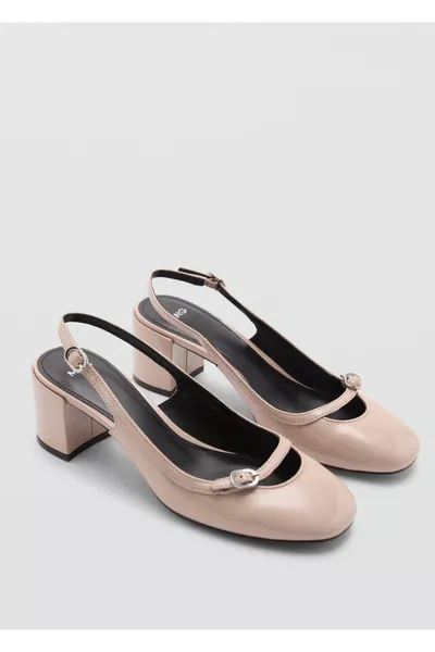 حذاء بكعب وحزام