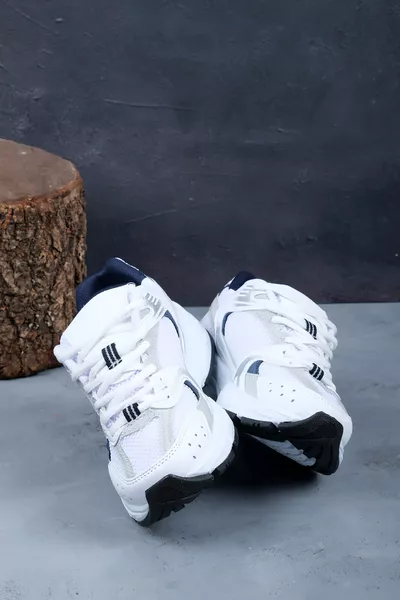 Unisex White Sports Shoes