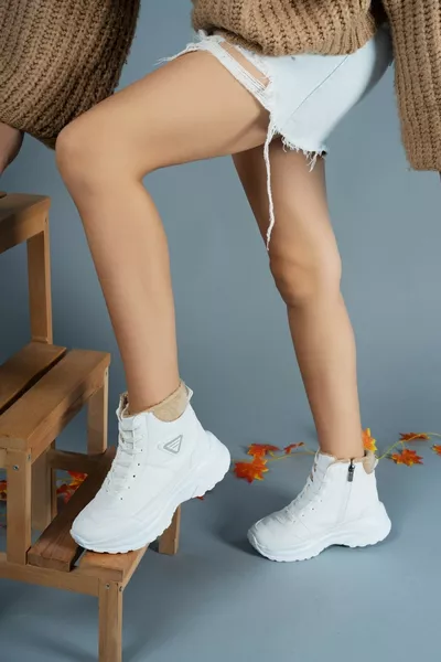 حذاء أبيض للجنسين 