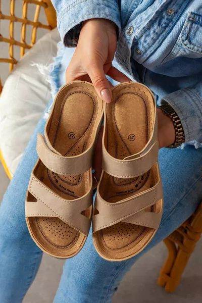 شبشب طبي بكعب مرتفع وحشوة أسفل القدم للنساء، شبشب طبي نسائي مزود بسحاب