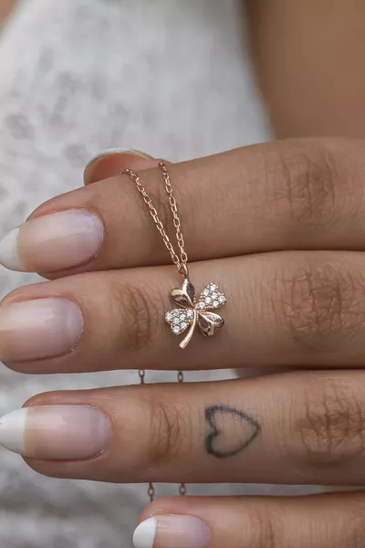 Setting Silver Rose 4-Leaf Tiny Clover Necklace