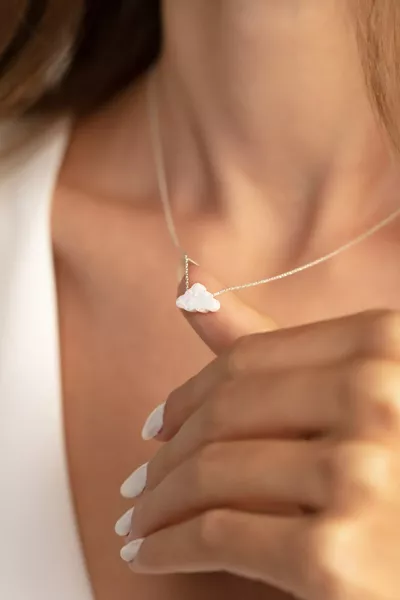  Ayar Gümüş Beyaz Opal Taş  Görünümlü Bulut Kolye