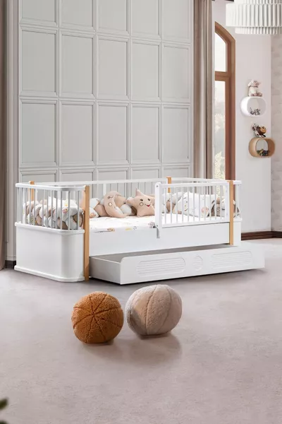 طقم غرفة أطفال أنطاليا، سرير أطفال أنطاليا، خزانة ألفين بثلاث أبواب، كومود - جوز