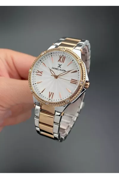 ساعة يد نسائية بسوار فولاذي وردي فضي اللون مقاومة للماء حتى 3 ضغط جوي