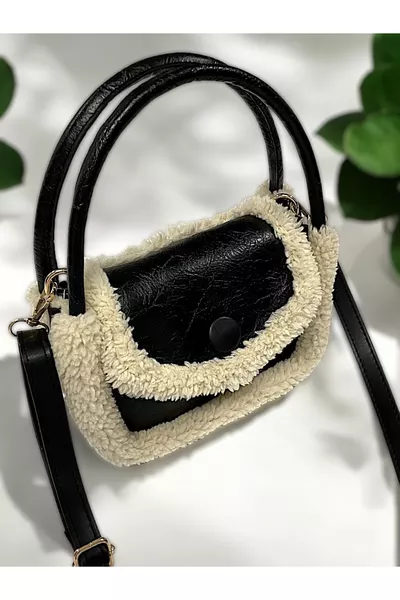 حقيبة باجيت بتصميم نسائي بتفاصيل من المخمل الأسود