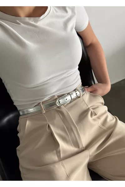 حزام لامع باللون الفضي