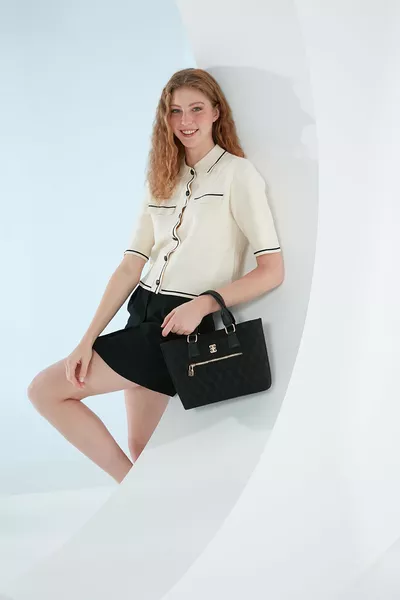 حقيبة كتف نسائية سوداء 