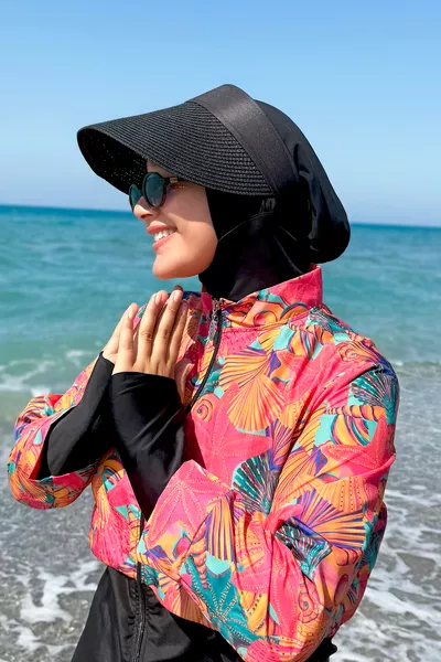 قبعة من القش قابلة للطي مع واقي شمس ودرع حماية باللون الأسود 