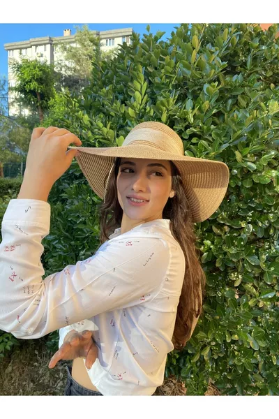 قبعة قش بقصة واسعة مع وشاح يمكن كيها