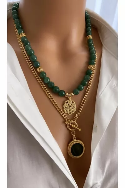 (2 عقد) حجر العقيق الأخضر الطبيعي بإطار مطلي بالذهب وسلسلة فولاذية عتيقة للنساء
