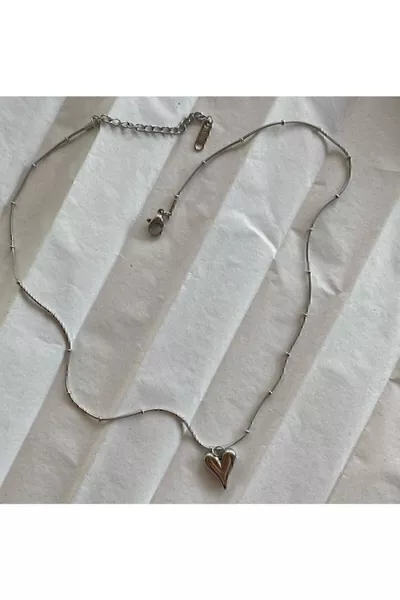 قلادة من الفولاذ بسلسلة قلب باللون الفضي