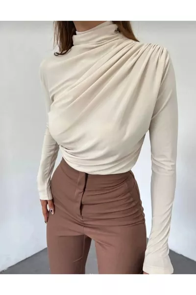 بلوزة مجعدة