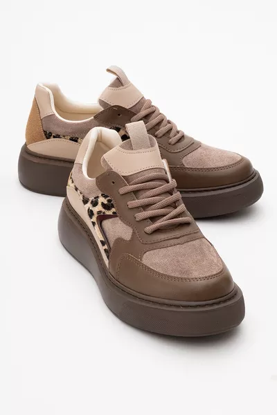 حذاء رياضي نسائي من AERE بنقشة بنية