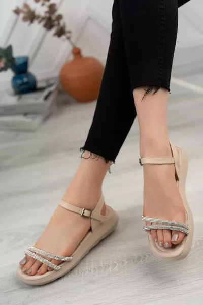 صندل نسائي أنيق بخرز ولون البشرة ناعم ومريح