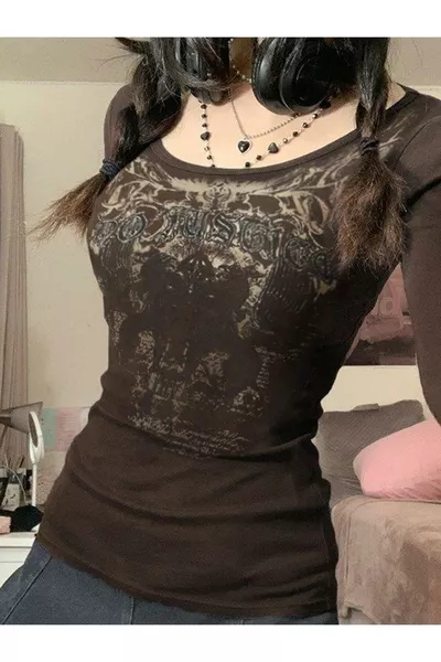 قميص قصير بأكمام طويلة بني بأسلوب عتيق