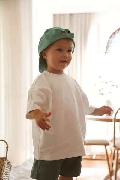 قميص تيشيرت فضفاض بياقة بيضاء للأطفال - رضّع وأطفال