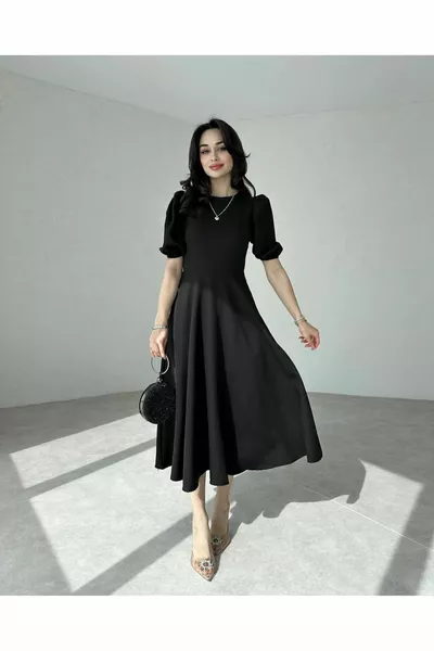 فستان متوسط الطول بأكمام سوداء كالقرع