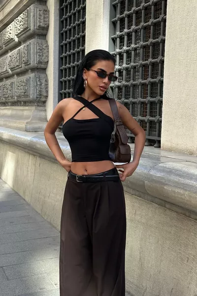  أمام مع تقاطع قصير باللون الأسود