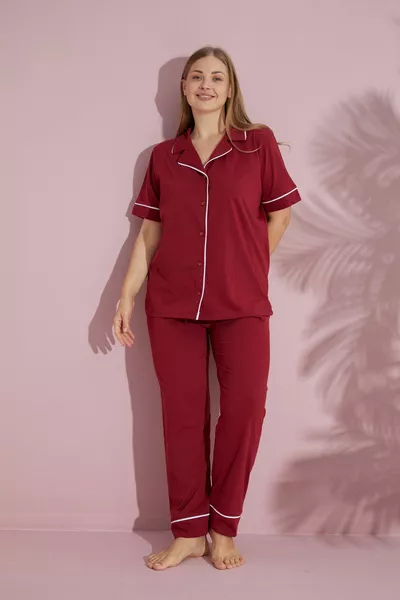 طقم بيجامة نسائي كبير الحجم، لون خمري، قطن، بأكمام قصيرة وأزرار أمامية مع حواف مبطنة