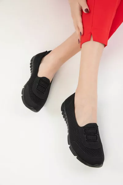 حذاء نسائي رياضي أسود 