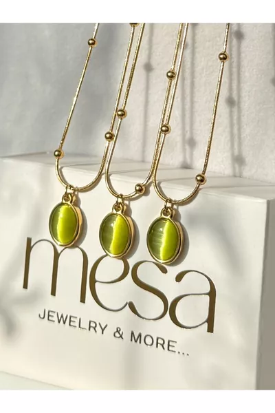 Стоманено колие с овален зелен камък