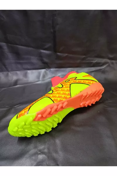 Fußballschuhe mit Socken für Kunstrasen