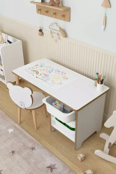 مكتب نشاط للأطفال بكرة ورق الرسم وطاولة عمل وخزانة ألعاب