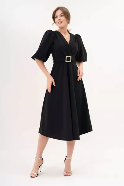 فستان نسائي أسود قصير من قماش كريب مرن، بأكمام بالون قصيرة، ياقة على شكل V، حزام عند الخصر، طول متوسط بقصة واسعة رقم 