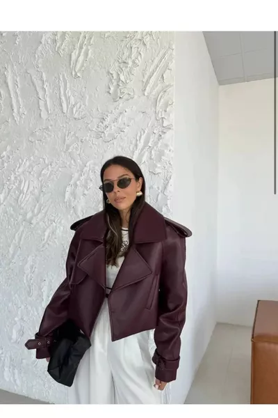 جاكيت بايكر جلد صناعي فخم وعصري للنساء باللون النبيذي