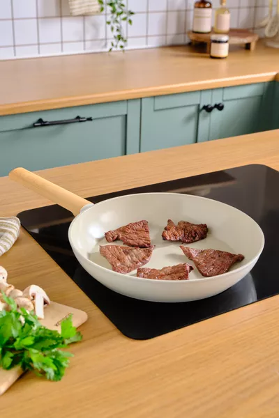 x Refika Crème d'Amande en Cristal Suisse Poêle avec Fond à Induction  Cm