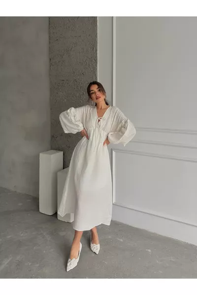 ROBE BLANCHE À MANCHES LONGUES AVEC DÉTAILS DE LACETS, ROBE LONGUE