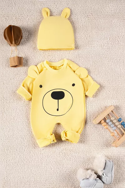 Tutina per bebè con cappello e volto sorridente