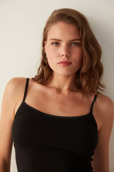 Zwarte katoenen dunne hemd met spaghettibandjes