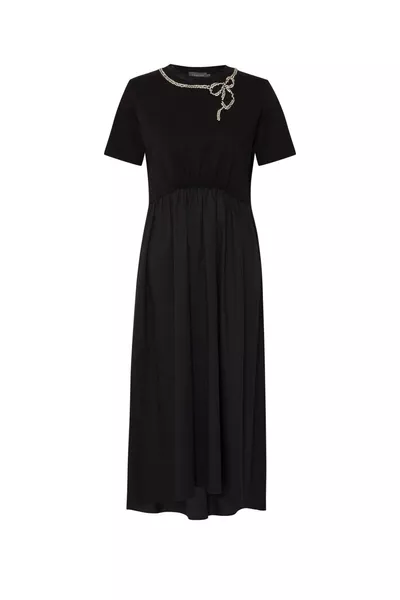 Robe longue à col brodé