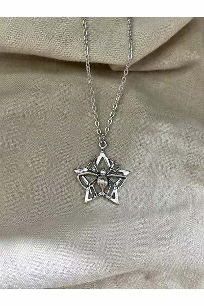 قلادة نجمة العنكبوت