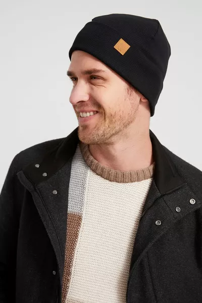 قبعة صغيرة سوداء شعبية للرجال - رياضة ، مريحة ، قطن ٪ ، صناعة يدوية ، فرق الإنتاج المحلي