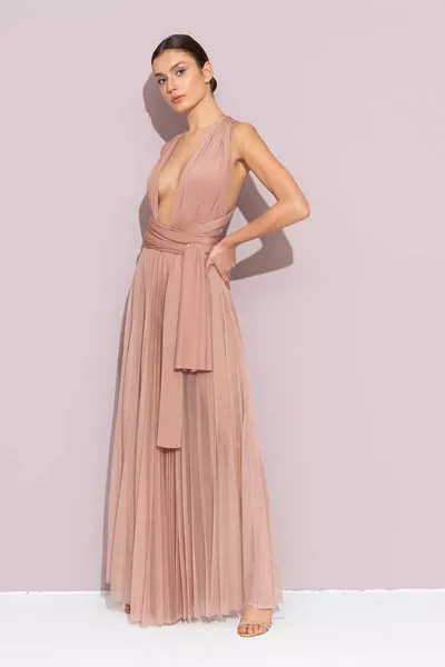 Висока талия, дълга прозрачна пола. Всички плисирани и еластични в талията.