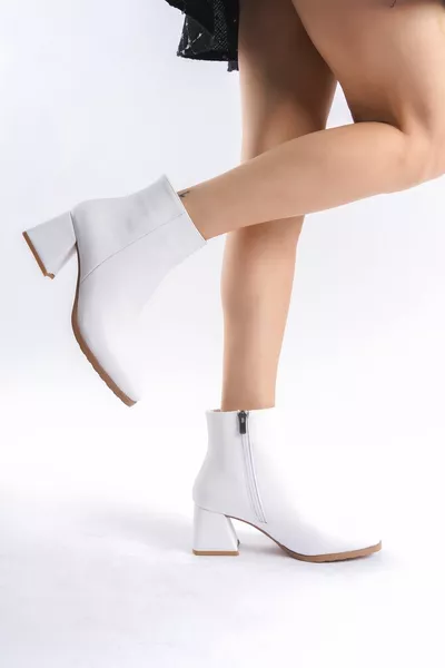 Ezstar الأبيض غير لامع حادة اصبع القدم الكعب السميك أحذية عارضة