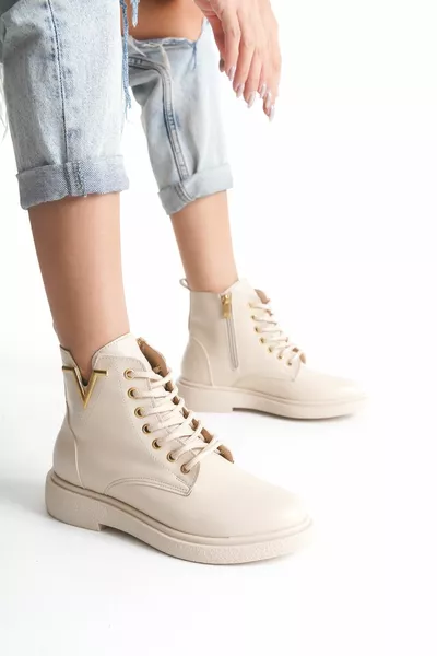 المرأة الجلد سستة والأربطة متابعة الأحذية العظام