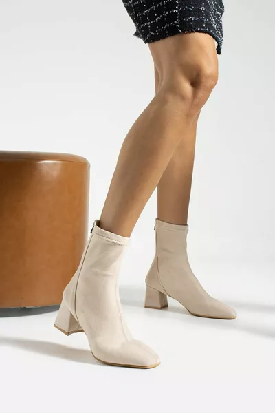 جزمة نسائية من جلد الغزال البيج (HEEL 6CM)