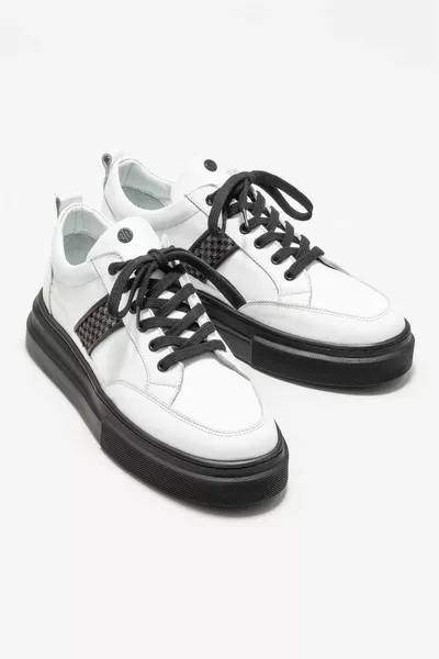 حذاء رياضي رجالي من الجلد الأبيض