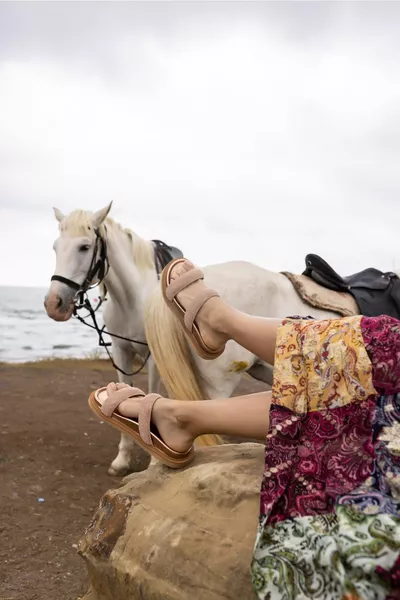 LEROY WOMEN'S ROSE STONE FUSPED SANDALS