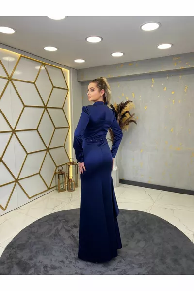 تكدرت نيسا الحجاب مساء اللباس الأزرق الداكن